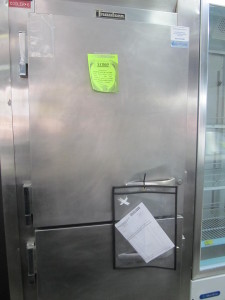 Traulsen (ADT132WUT) - 30" Solid Half-Door Dual Temperature Refrigerator/Freezer